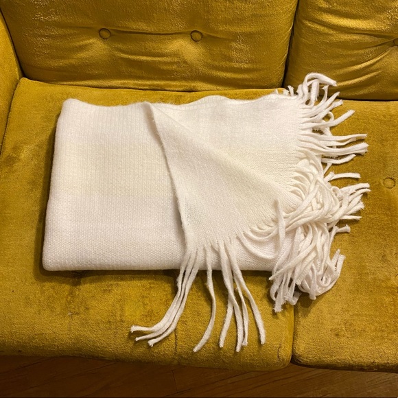 Steve Madden Blanket Scarf Ivory - Picture 2 of 4